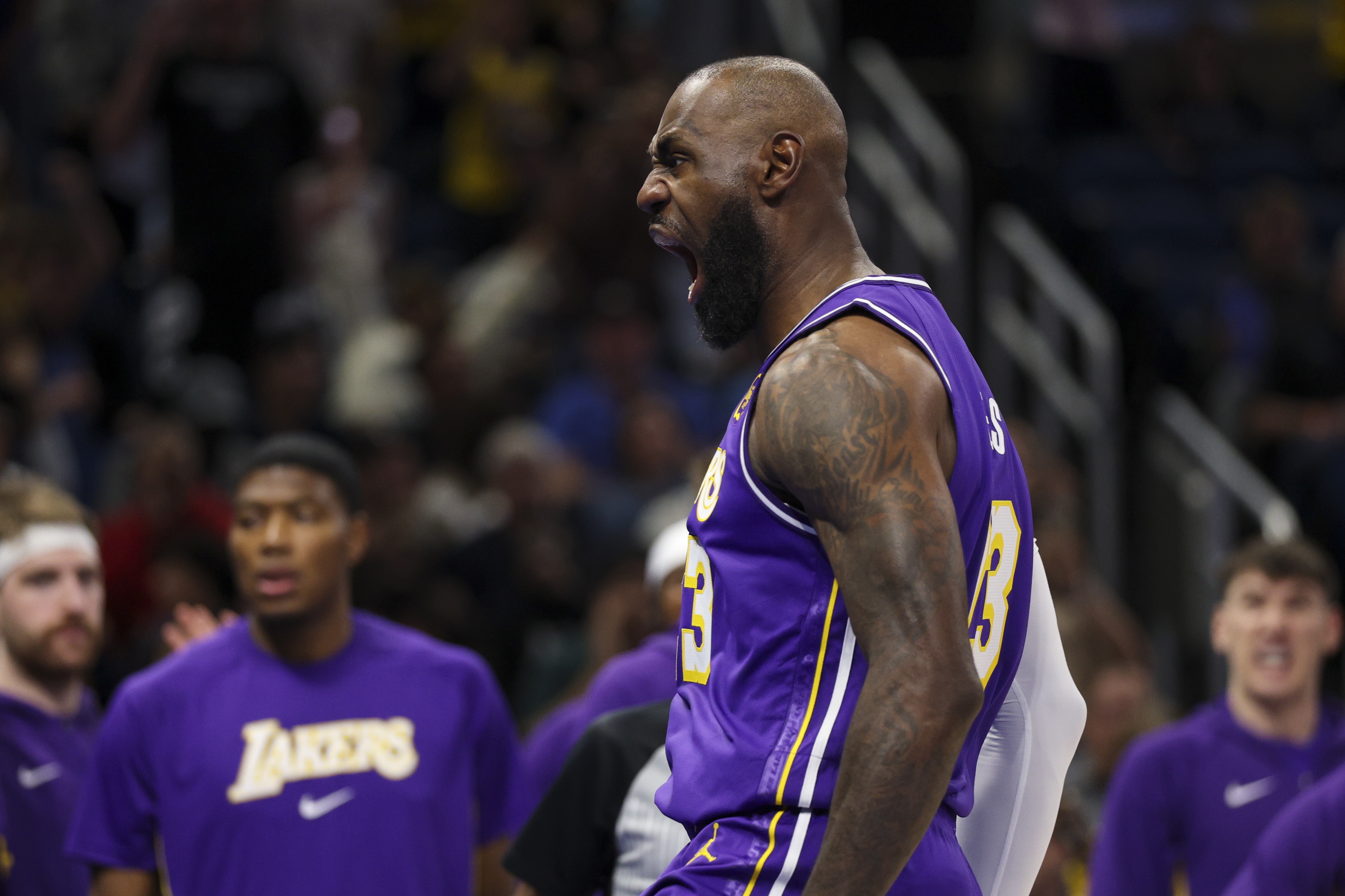 乐鱼体育-NBA官方晒纪录：詹姆斯季后赛关键时刻进151球独一档 科比第二104